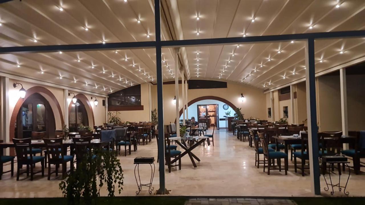 Hotel Curtea Domneasca Vaslui Exterior foto